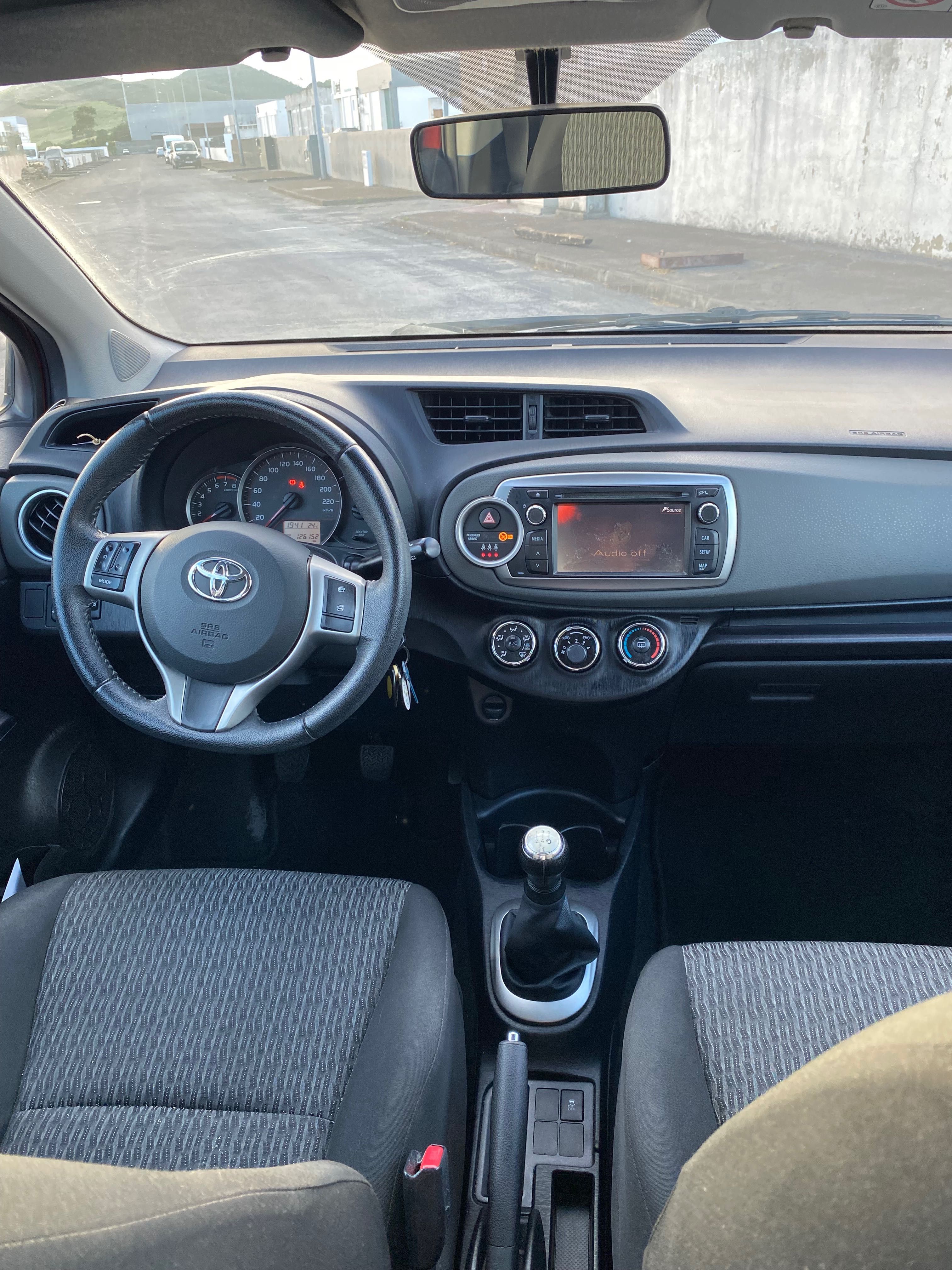 Toyota Yaris 1.0 VVT-i (998cc)  69cv  2013