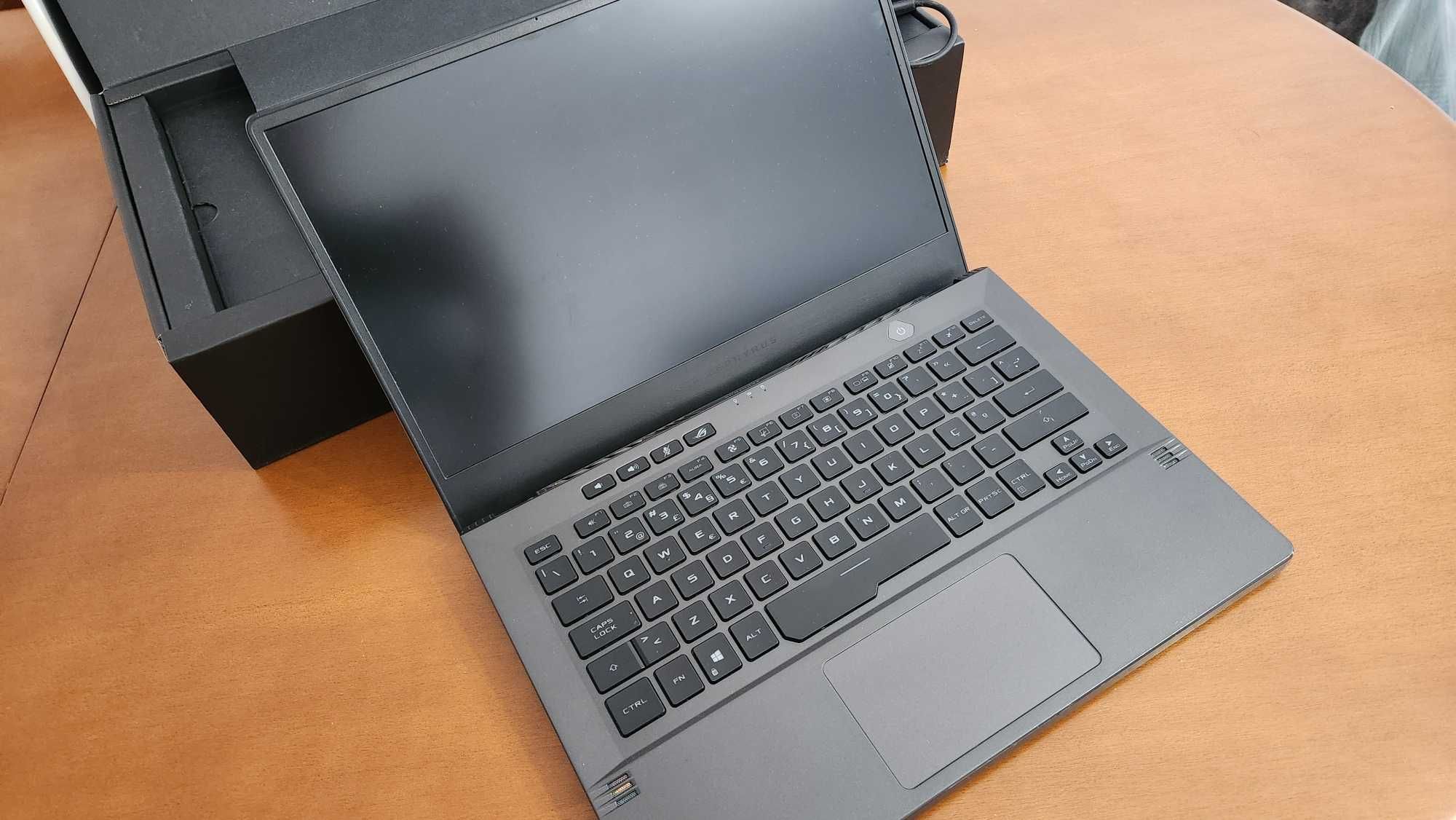 Portatil Asus Rog Zephyrus G14 - Ryzen 9 - 24Gb RAM - rtx 3050 Ti