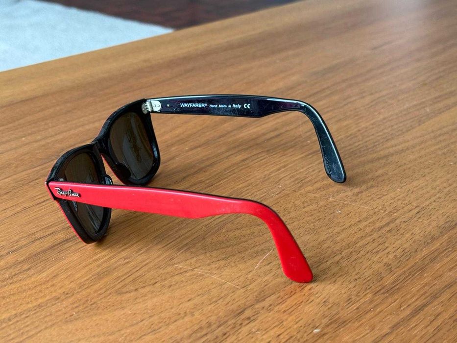 Óculos de sol Ray-Ban Wayfarer – edição bicolor (vermelho e preto)