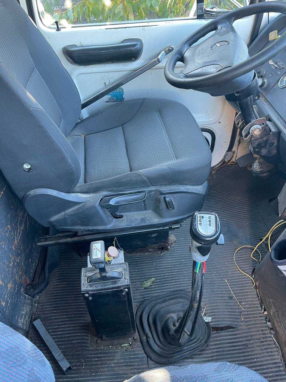 Вантажний автомобіль Ford L9000