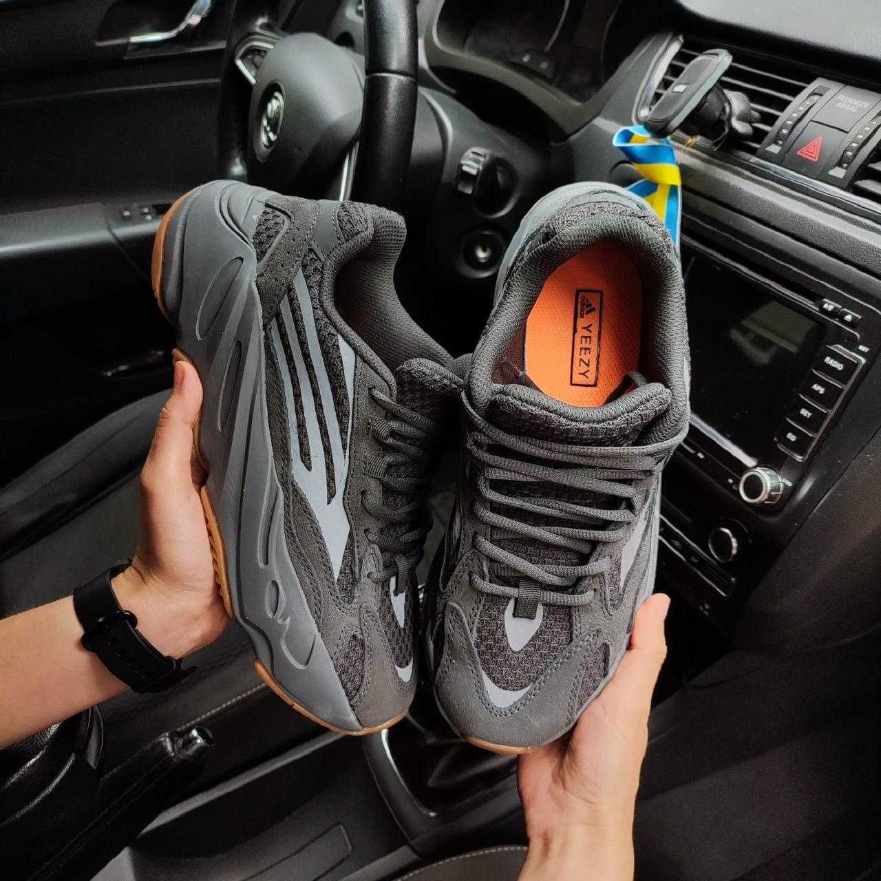 Кросівки Adidas Yeezy Boost 700 Dark Grey Reflective