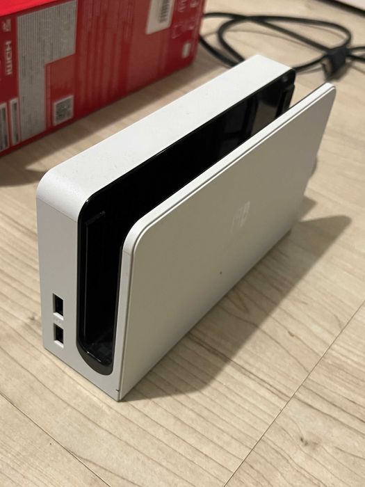 Nintendo Switch OLED + komplet + oryginalne etui Nintendo