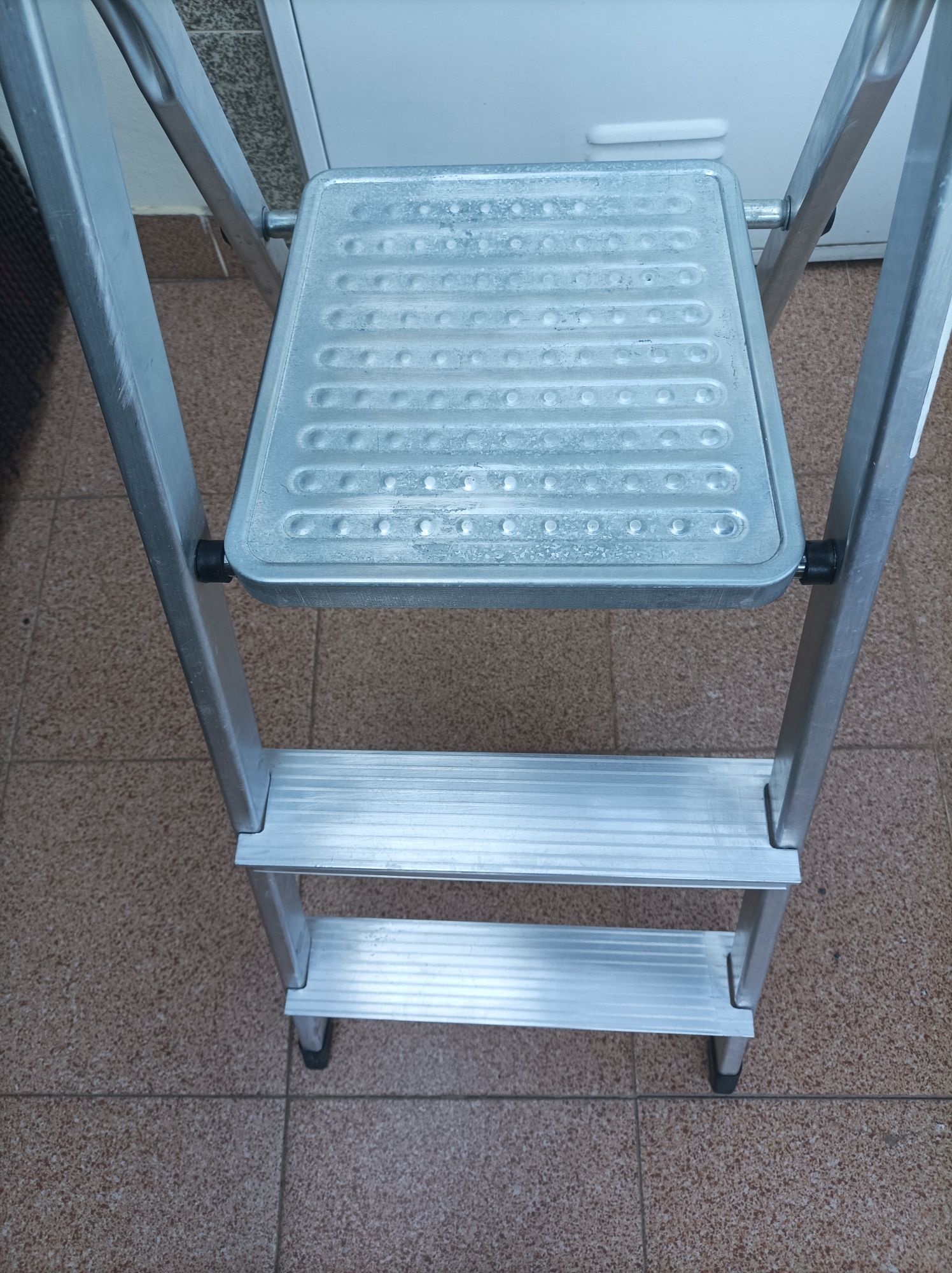 Escadote três degraus