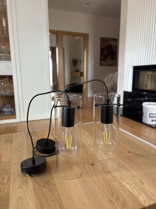 Wiszące lampy nad wyspę kuchenną.