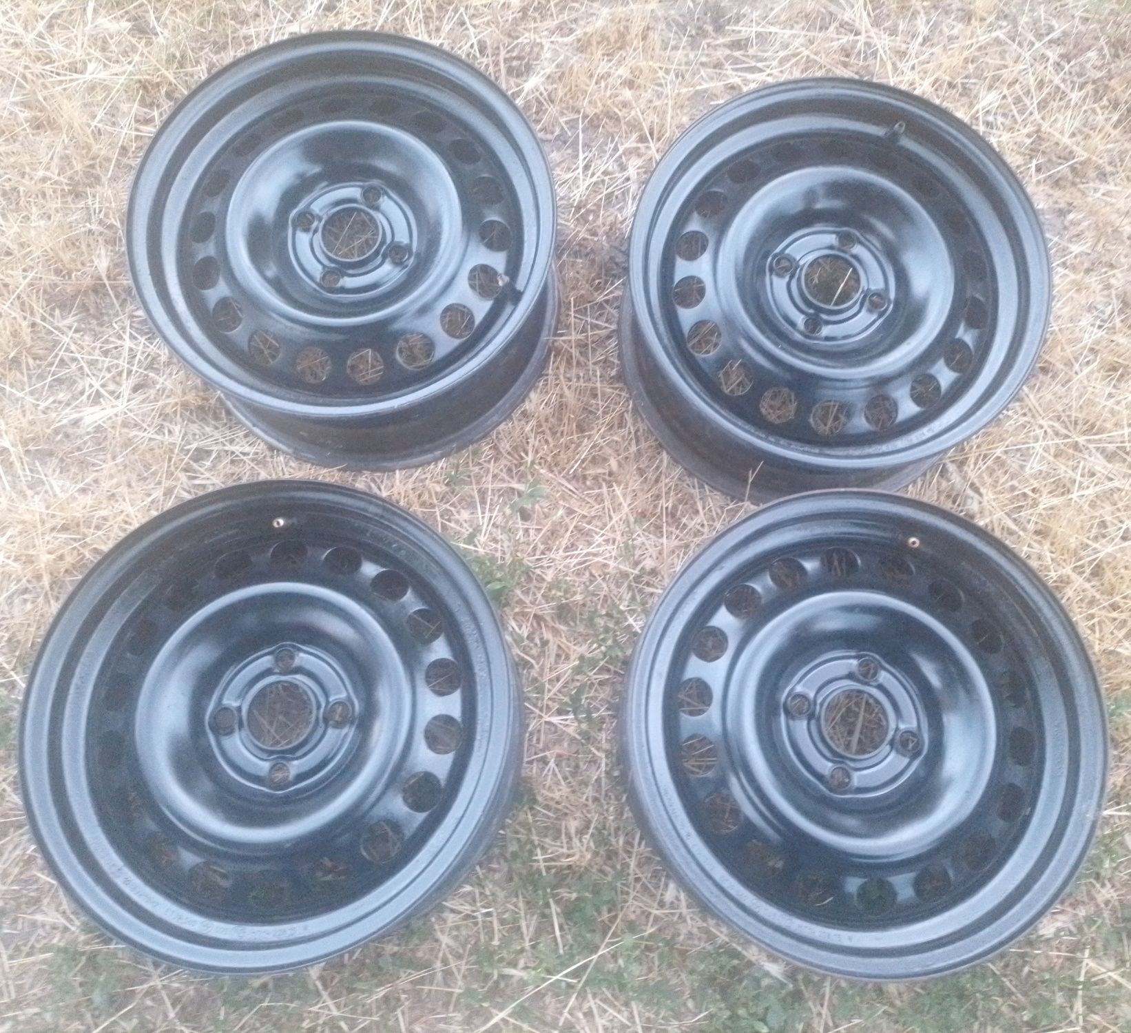 Диски R15, шины 185/65R15 Kumho Solus KH17, колпаки RAVEN 15, комплект