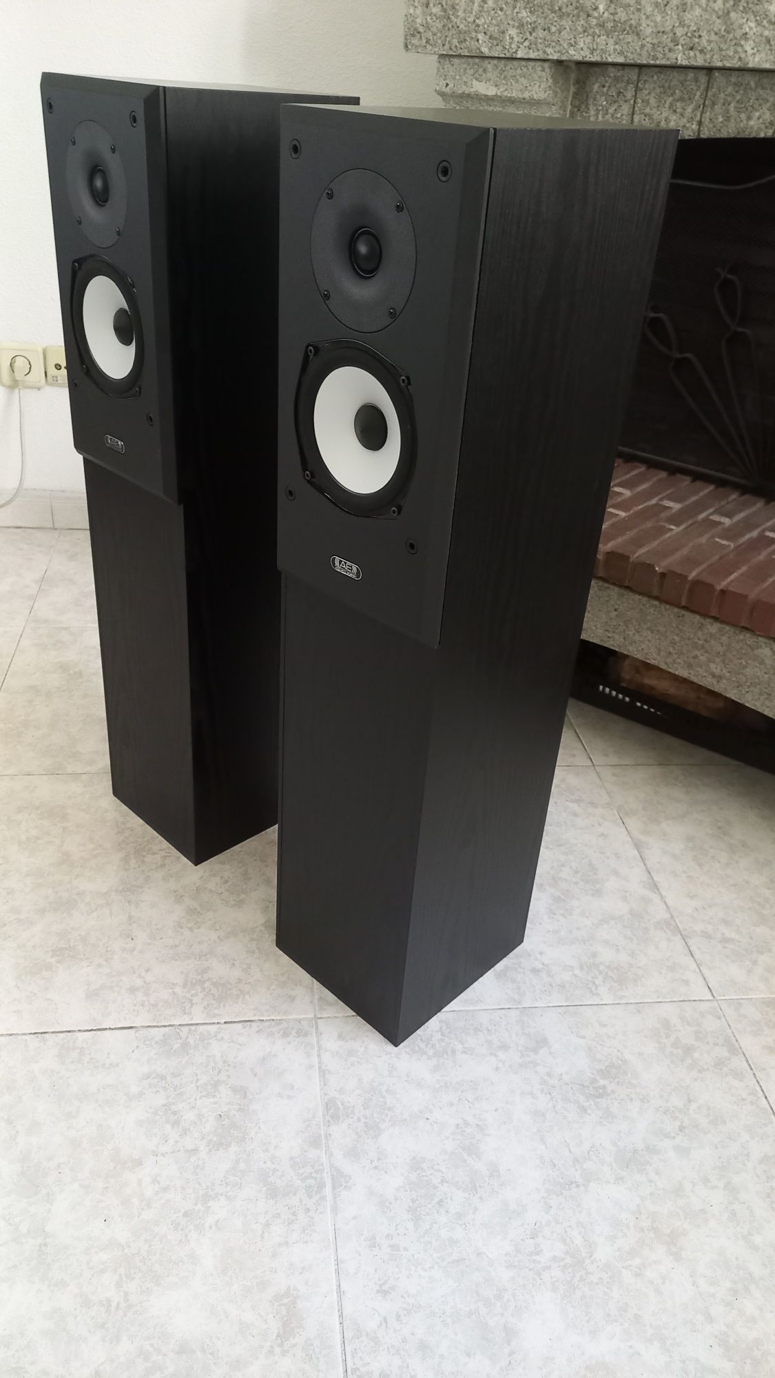 Colunas Acoustic Energy Aegis Two