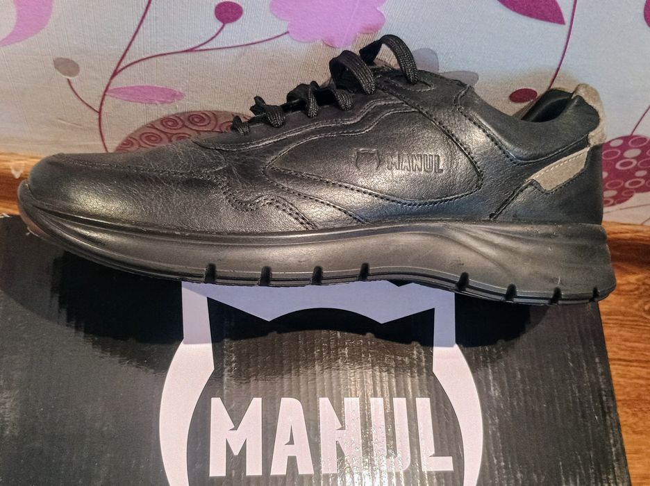 Кросівки з натуральної шкіри Manul 42 р. нові.
