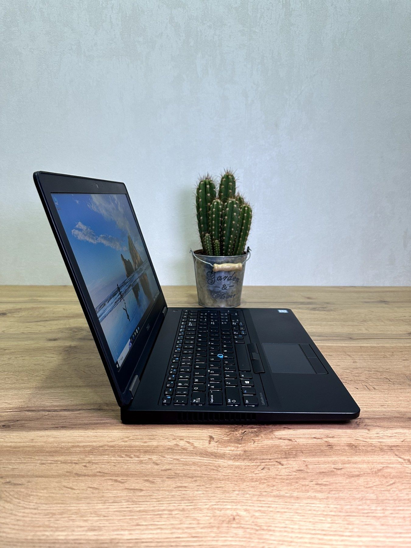 Ноутбук Dell Latitude E5570