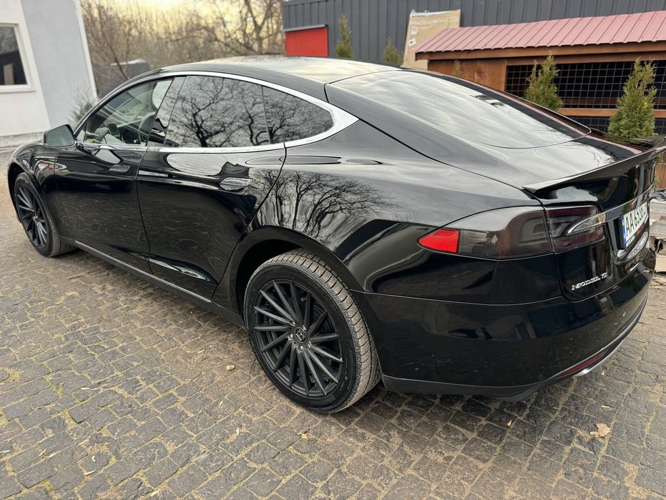 Продам tesla model s