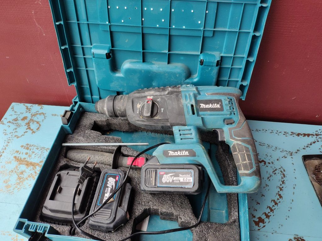 Makita акумуляторний перфоратор у кейсі