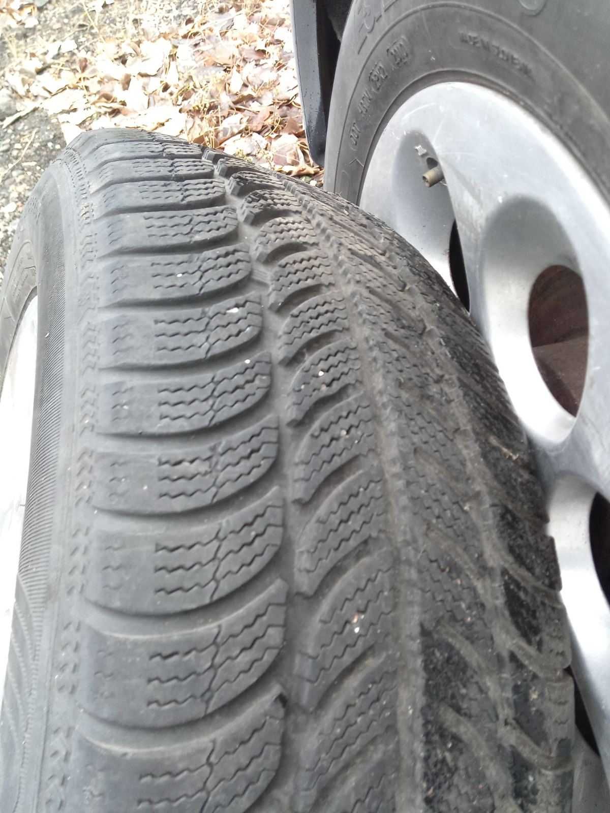 Шина 205/60R15 Зимова Sava  (є 4 штуки)