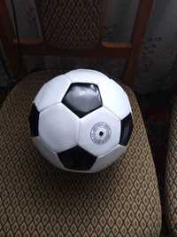 Новый футбольный мяч. Стандартный размер