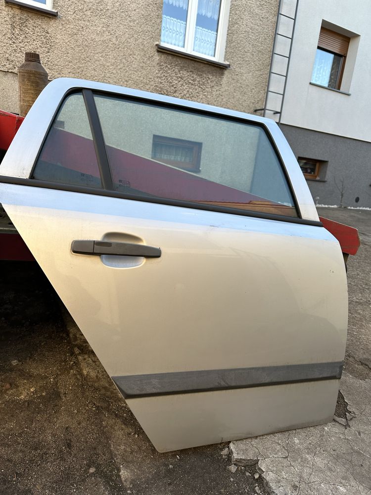 Opel Astra III H drzwi lewe prawe tył tylne z157 oryginał