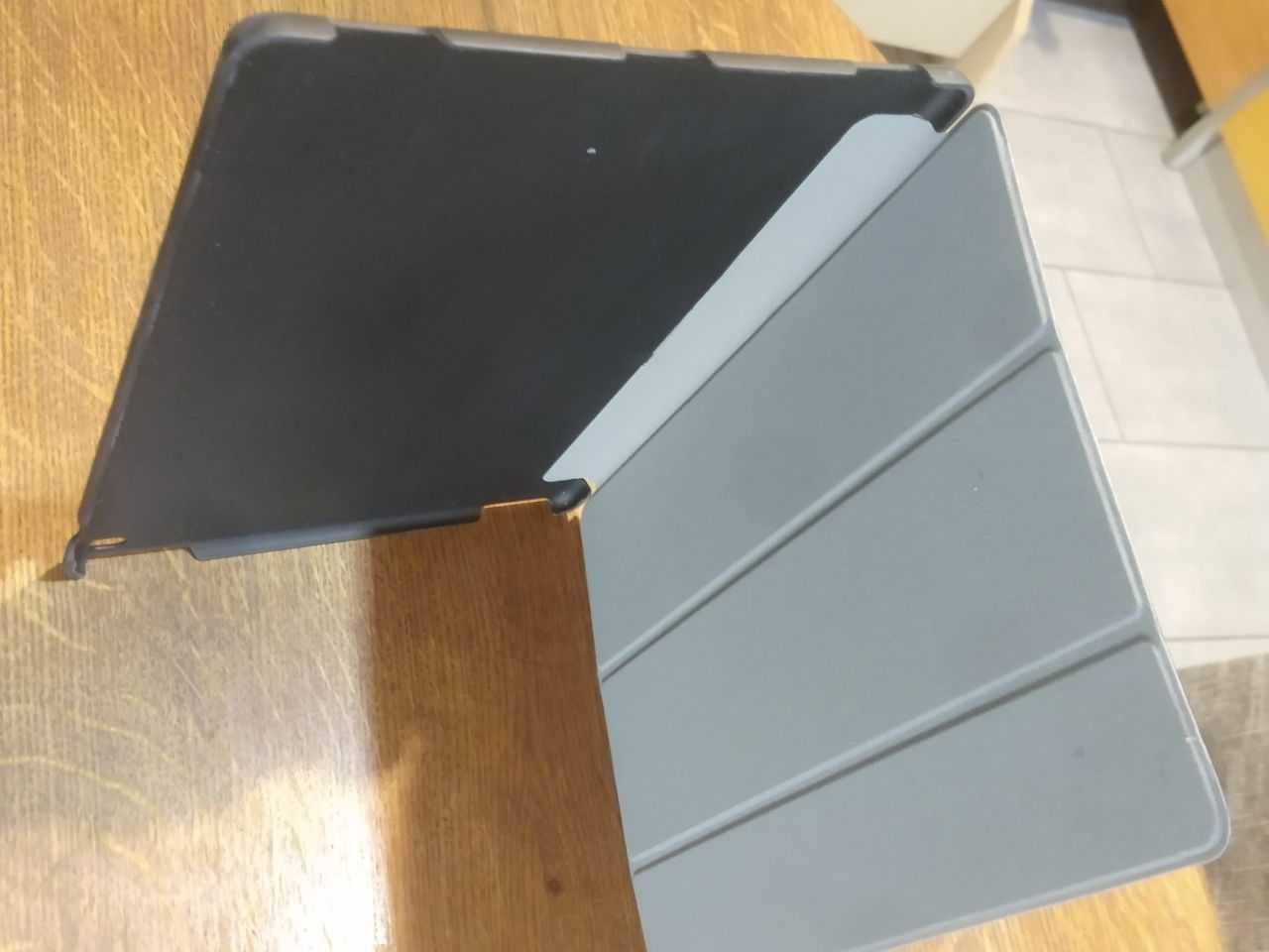 Пластиковый кейс для MacBook и чехол на IPad Pro Case