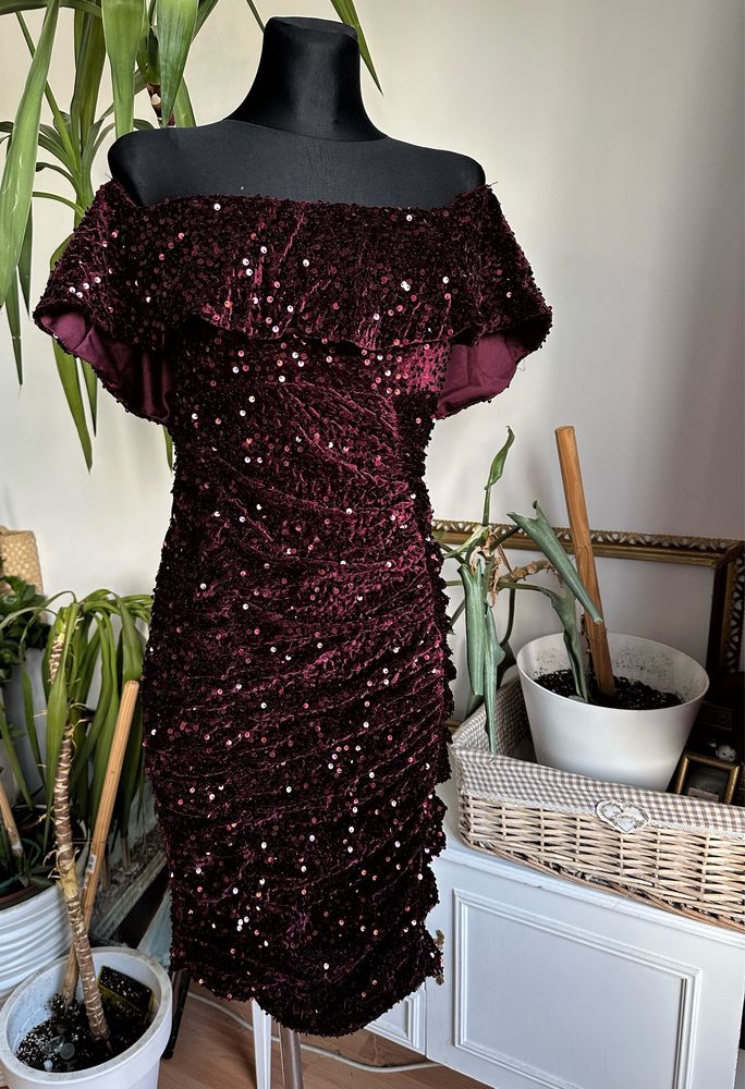 Boohoo cekinowa sukienka midi welurowa hiszpanka s 36 burgundowa