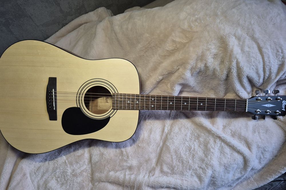 Акустична гітара CORT AD810