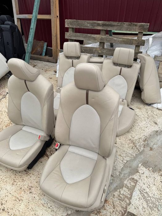 Салон шкіряний задній електропакет на Toyota Camry70 17-24 року