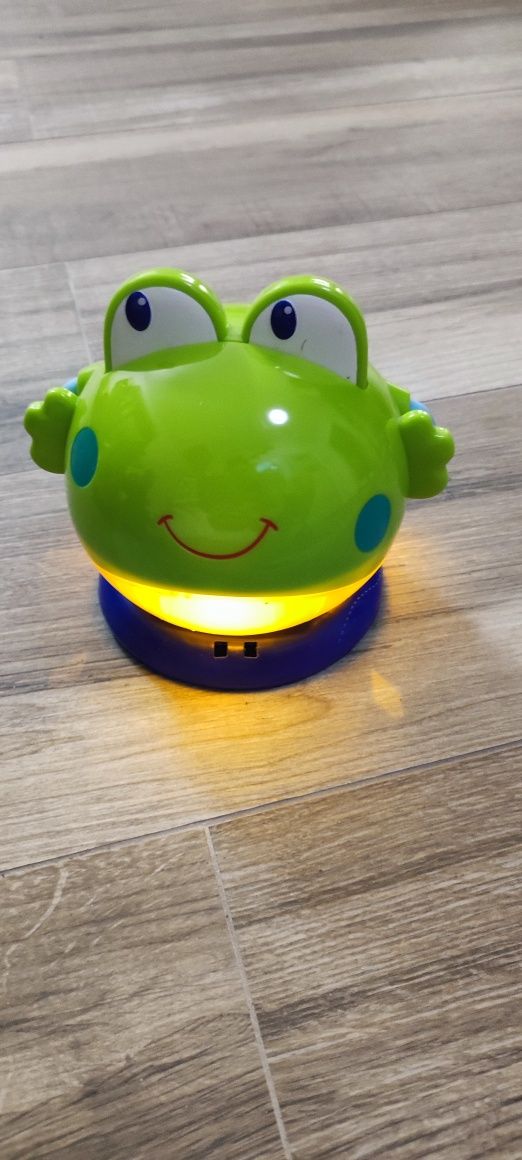 Lampka żabka z projektorem