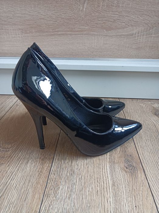 Czarne lakierowane szpilki rozmiar 45