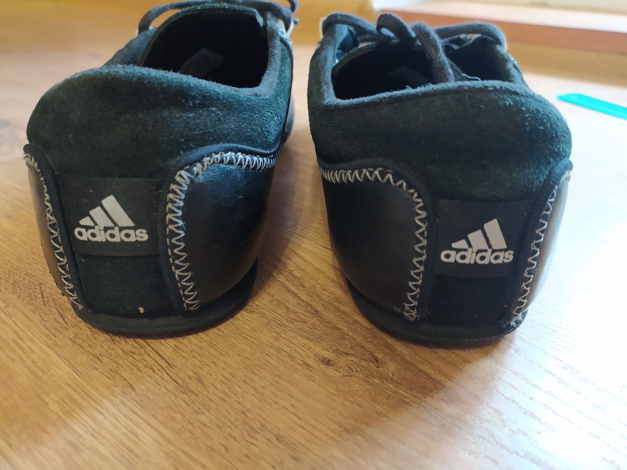 Фирменные кожаные кроссовки Adidas