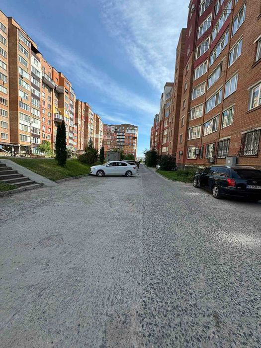 Дворівнева квартира на Виставці, вулиця Будівельників