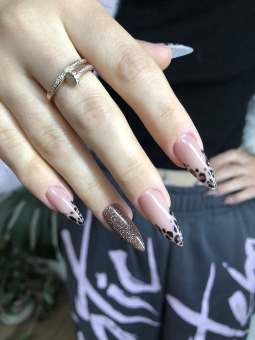 Манікюр, педикюр, корекція, нарощення