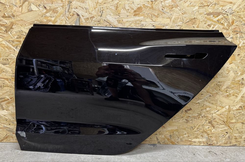 Tesla Model 3 двері задні ліві