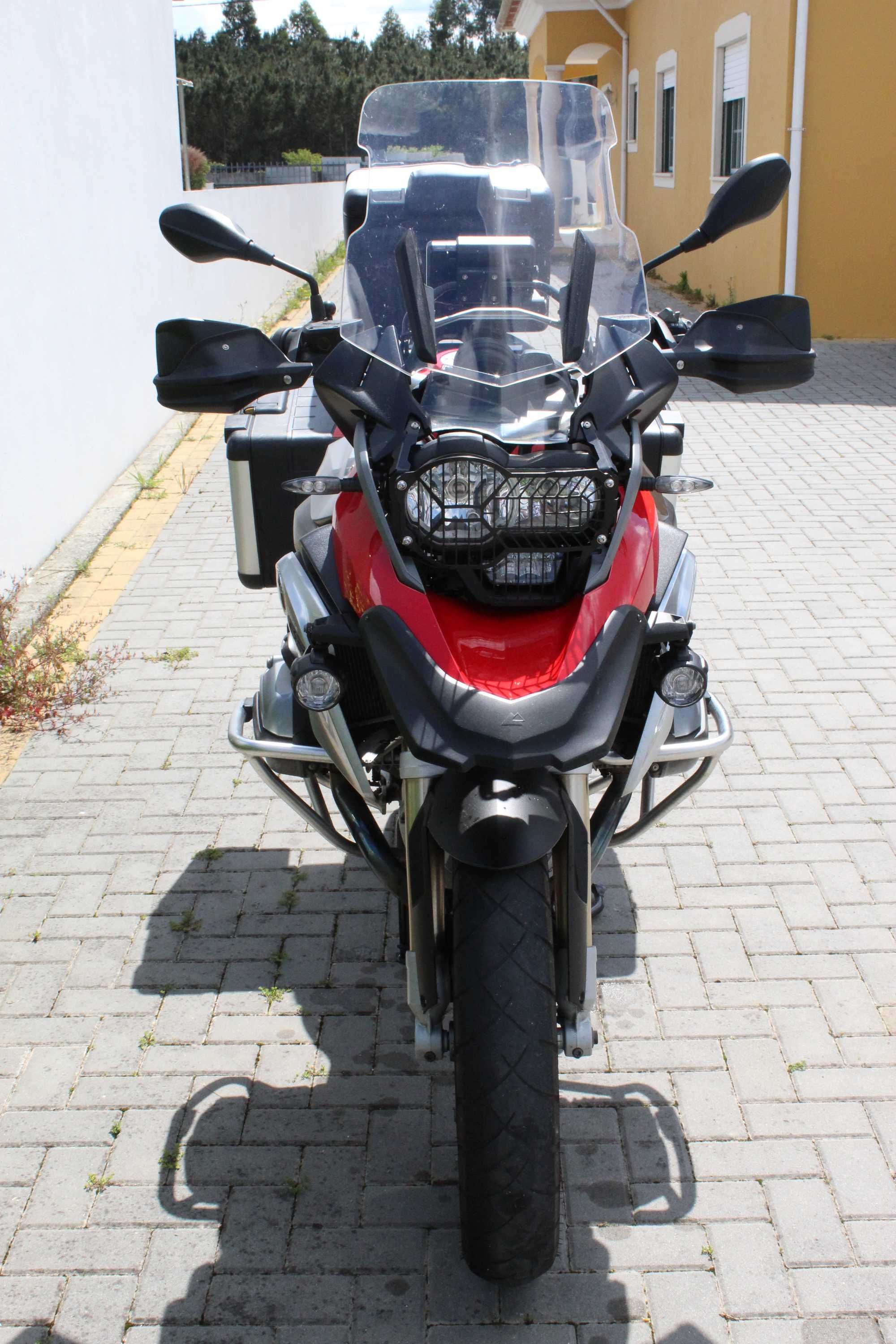 Moto BMW Gs 1200  C/ 3 malas