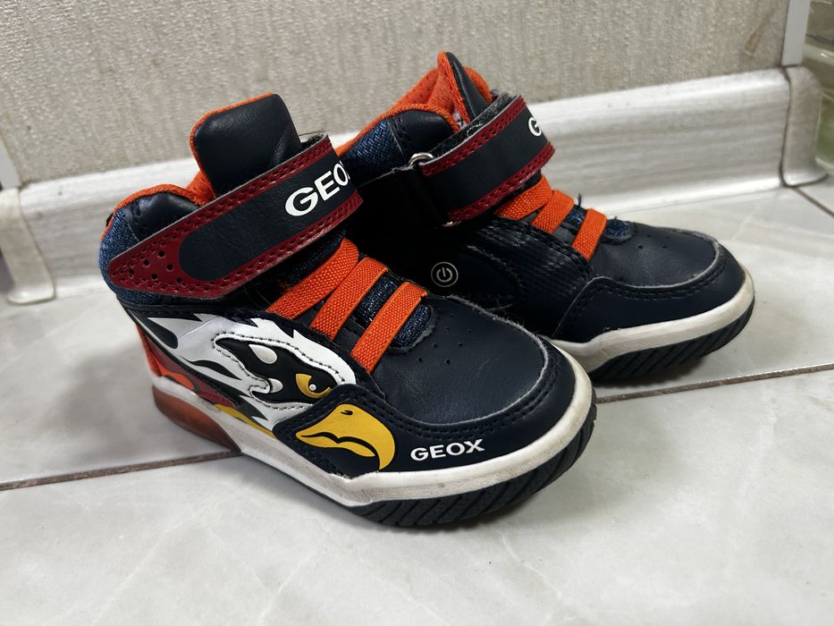 Дитячі хайтопи, кросівки з підсвіткою Geox