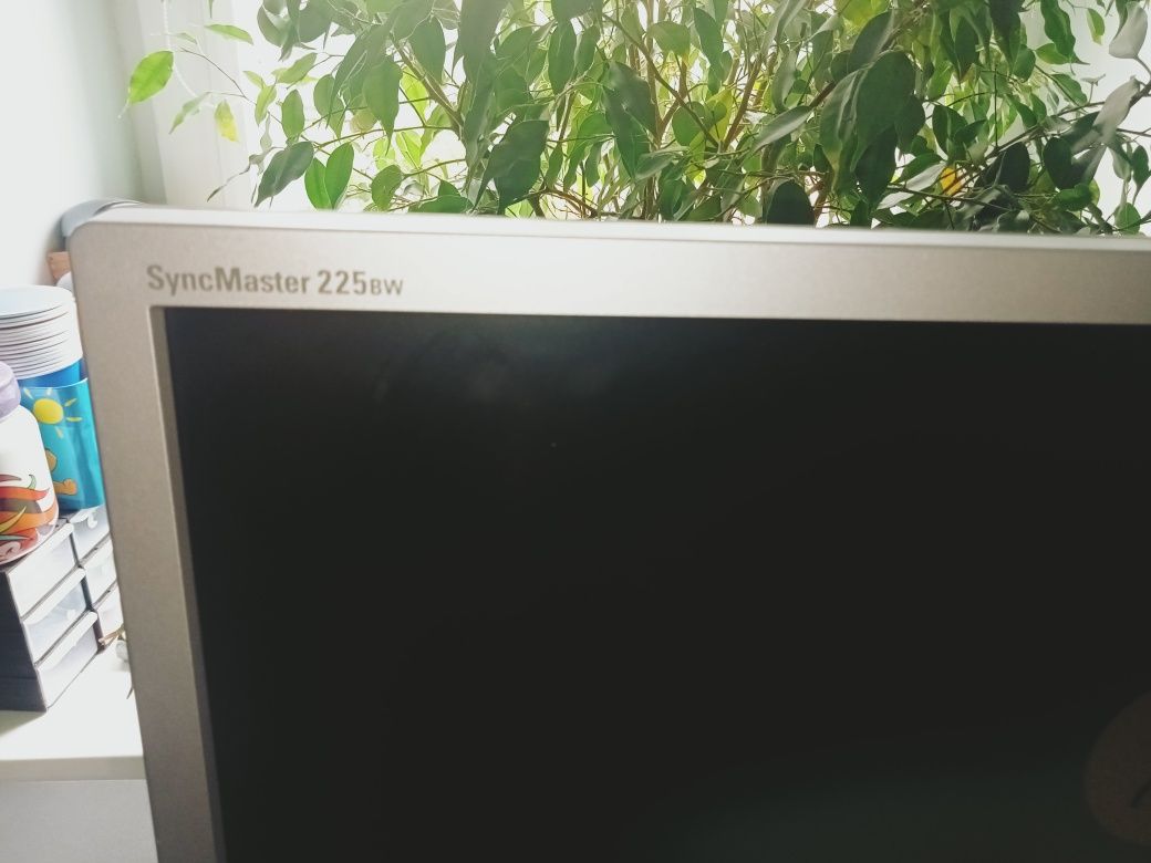 Monitor Samsung  LED 225BW 22 całe VGA klasa A