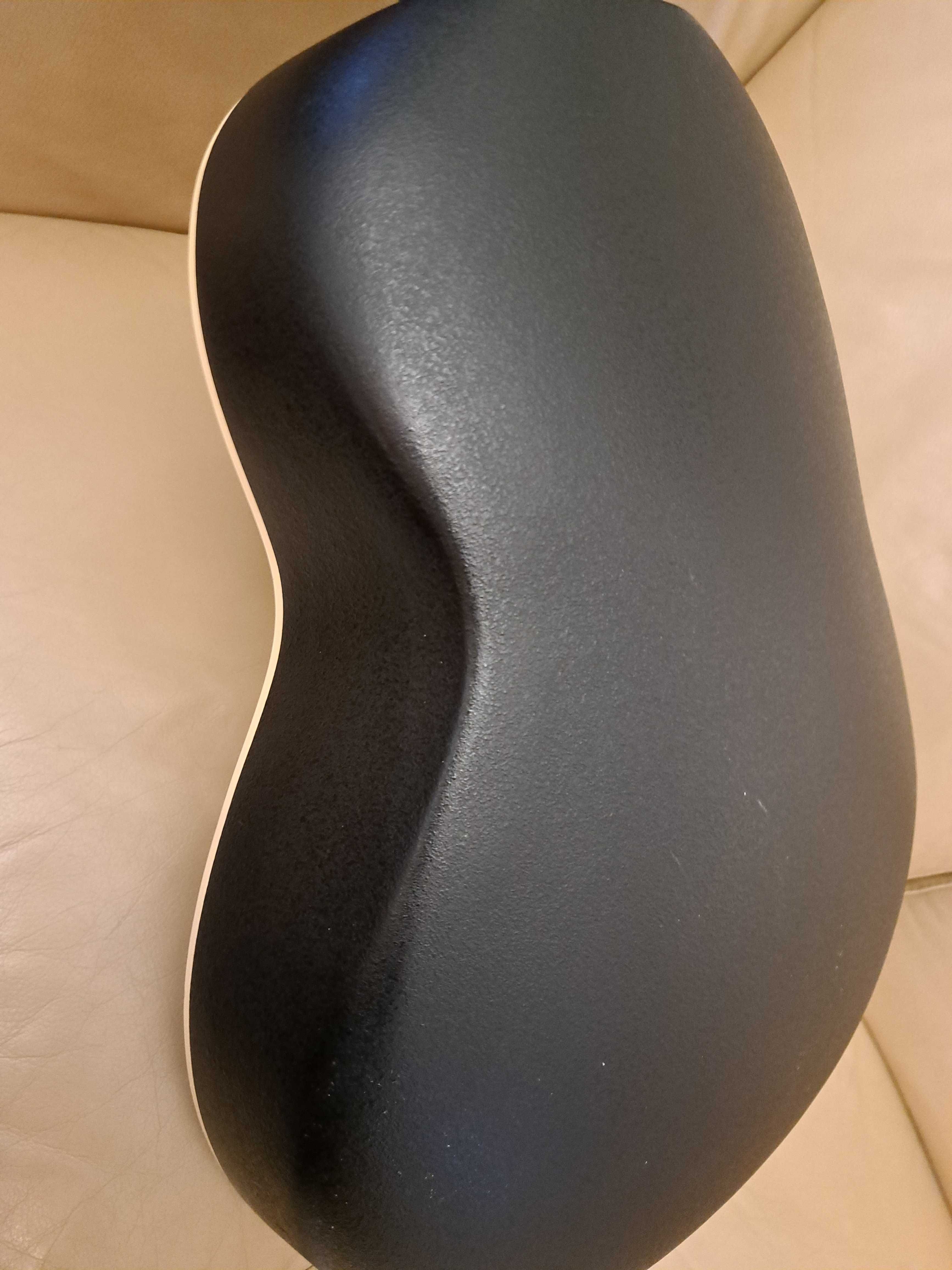 Markowa  gitara  akustyczna