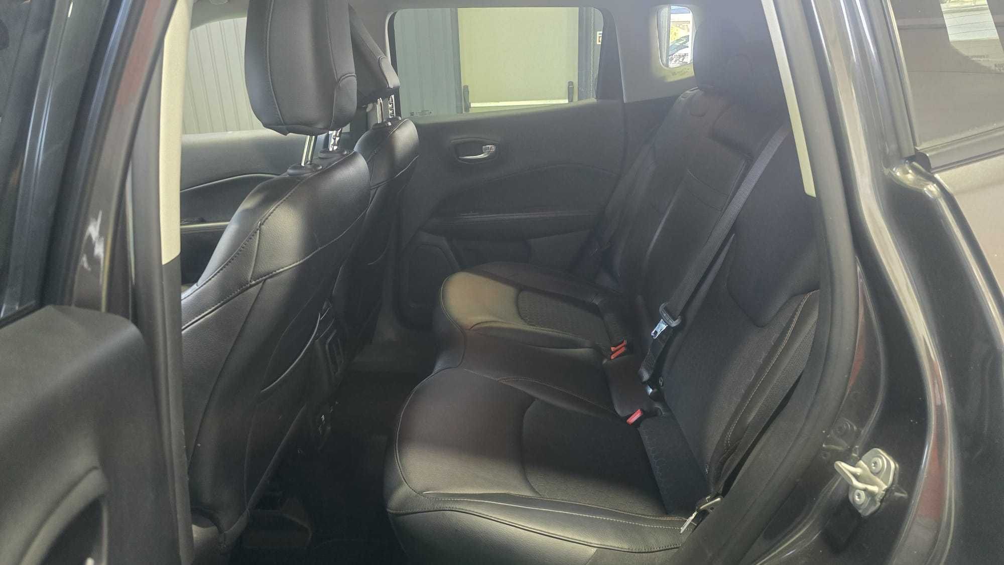 Jeep Compass 1.3 T Limited  - Salvado