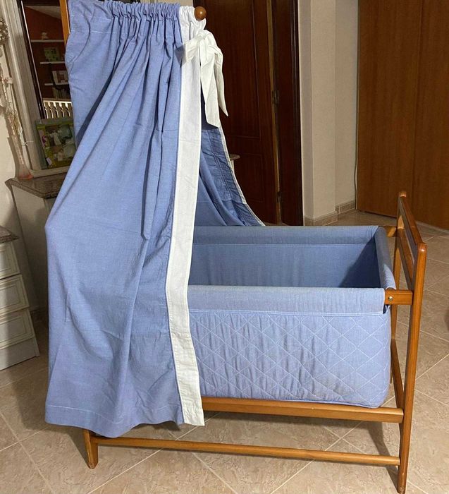 Berço de bébé, em madeira