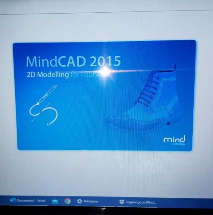 Computador com o MindCad-2015 para despachar de Empresa