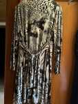 Vestido leopardo, forrado bom tecido