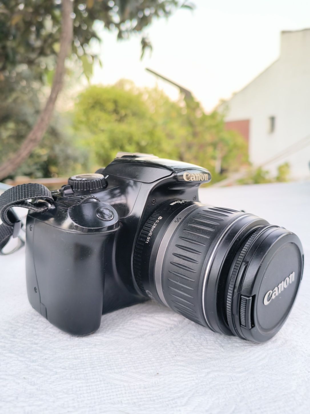 Máquina fotográfica Canon 1100D/T3 +lente 18-55 +cartão SD 16gb