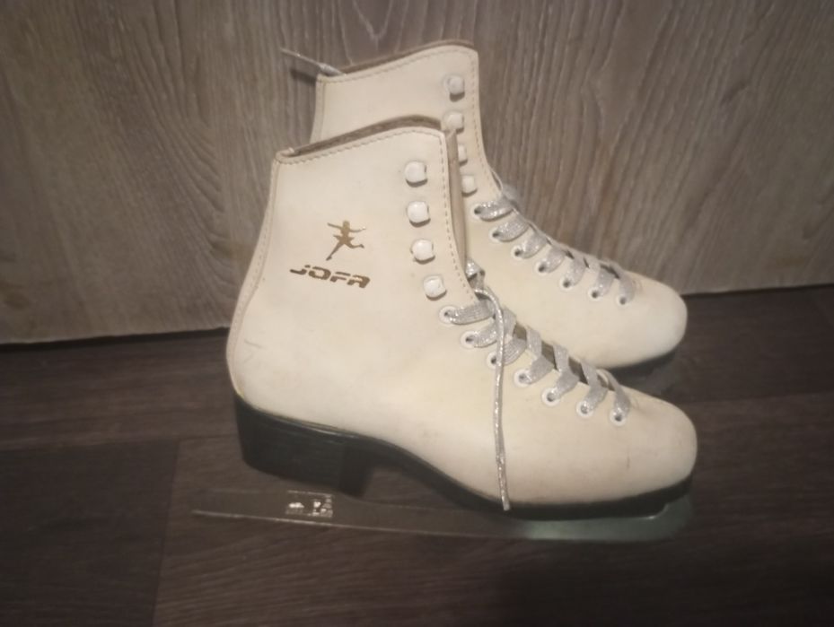 Sprzedam łyżwy figurowe Jofa rozmiar 35