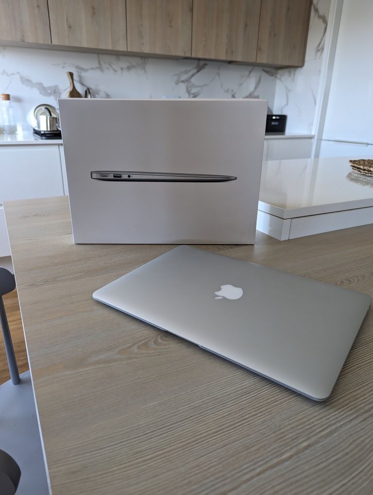 Apple MacBook Air 13' - 2015 (i5)