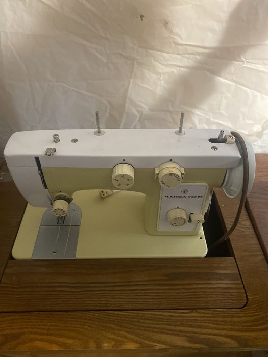 Швейна машинка Чайка 142-М