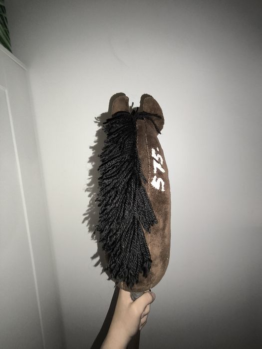 Brązowy hobby horse
