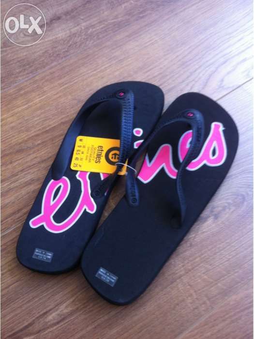 Vendo Chinelos Senhora Etnies Novos