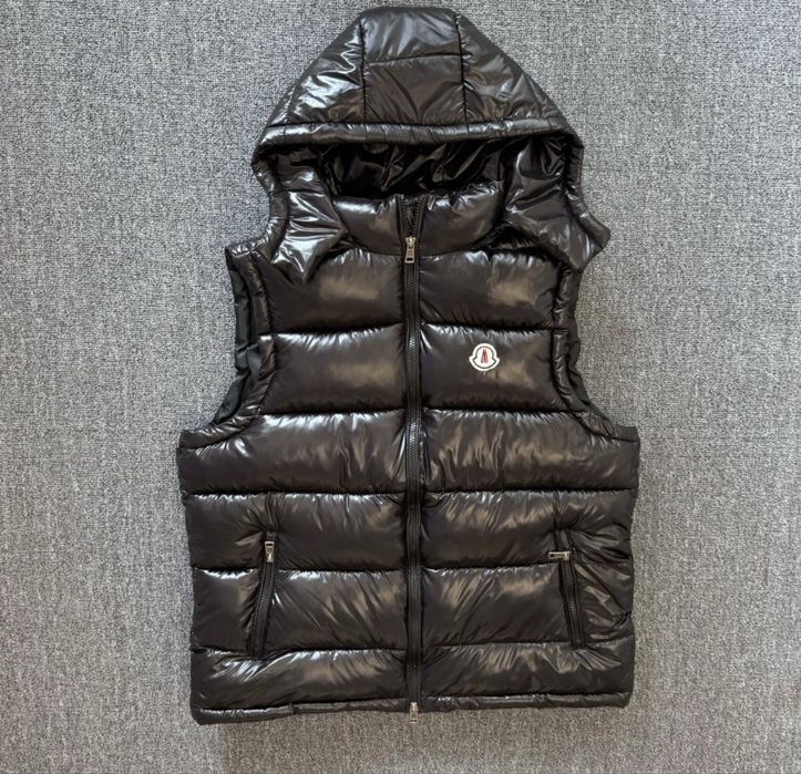 Colete moncler cor preta