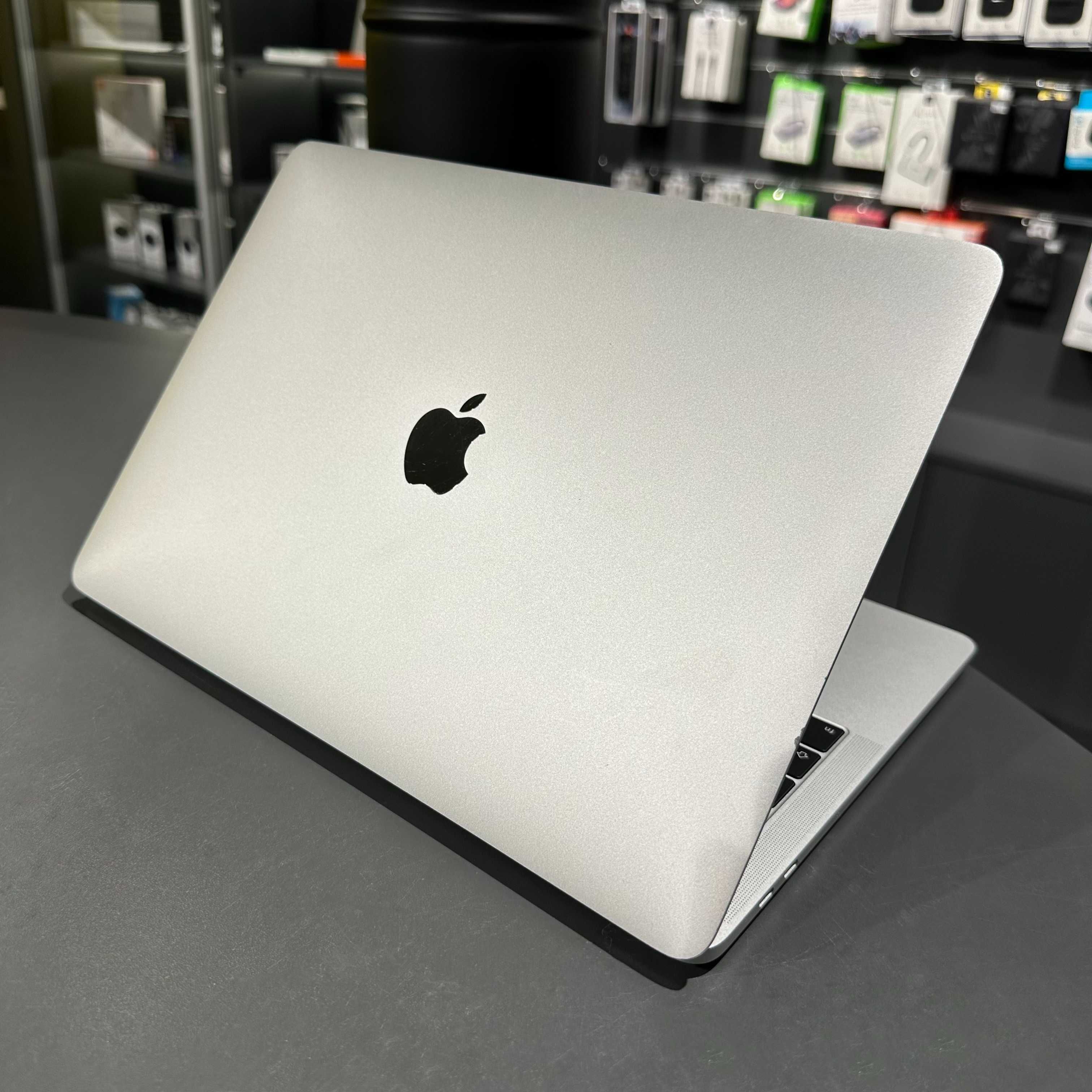 MacBook Pro 13" 2018 i7 16GB RAM 1Tb SSD Silver В НАЯВНОСТІ!