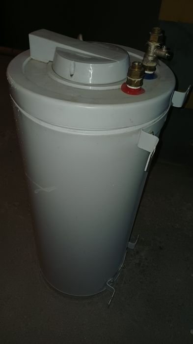 termoacumulador de agua em ferro