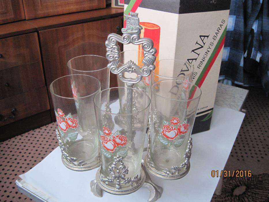Подарочный набор стаканов на подставке.
