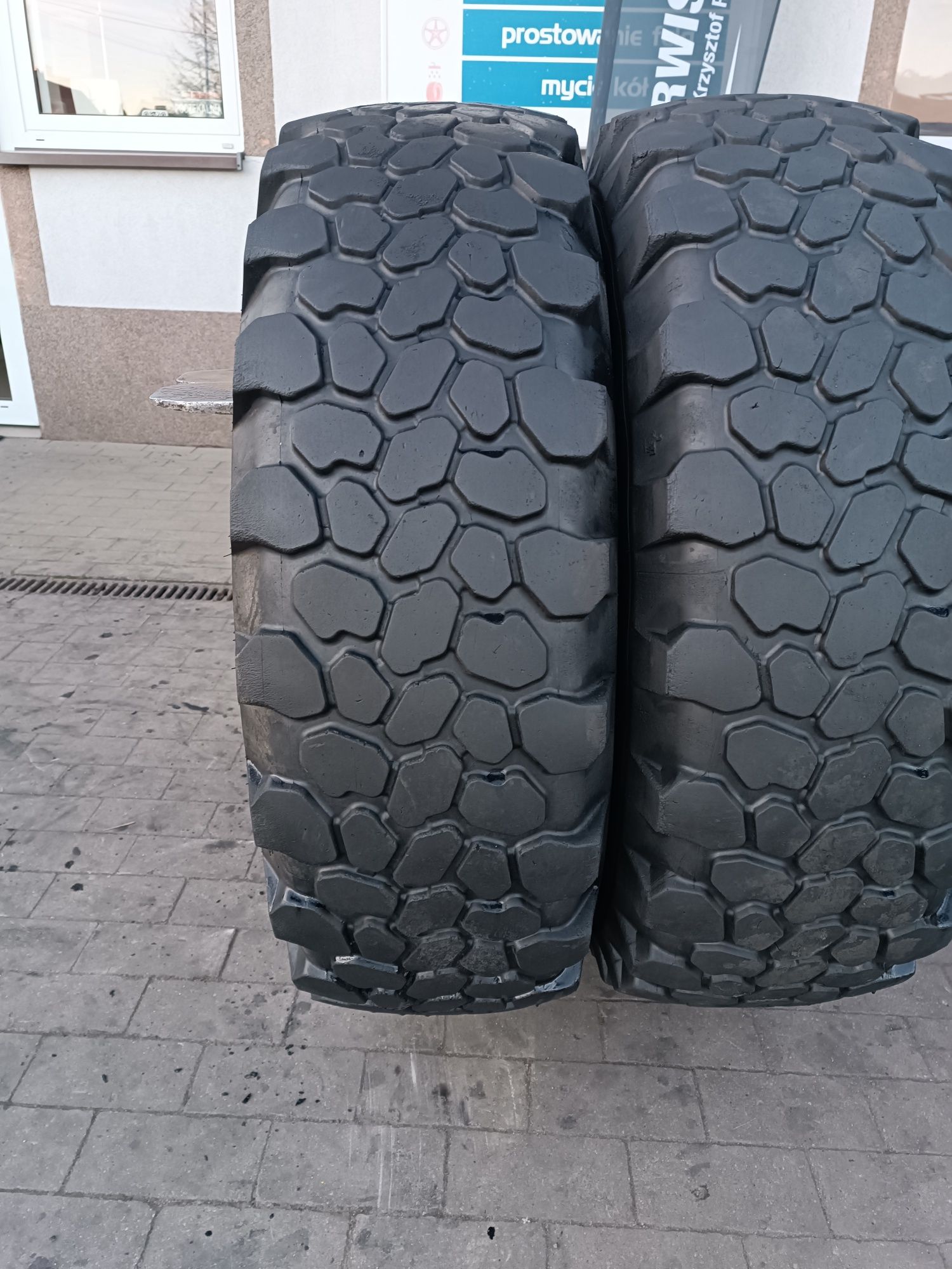 335/80R20 Continental MPT 81