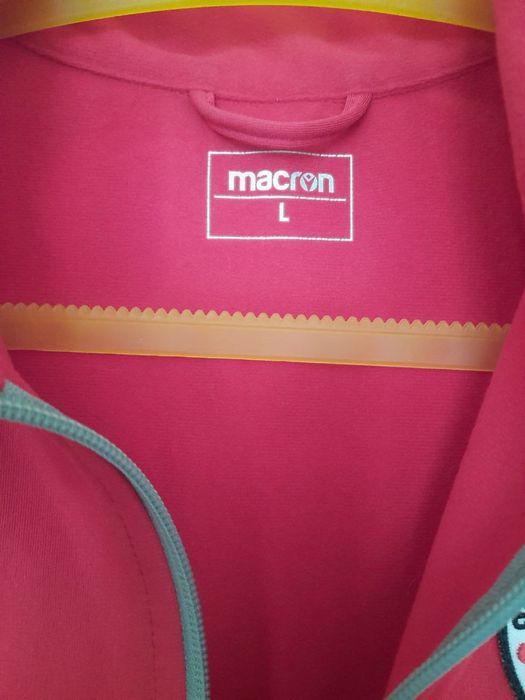 Костюм Macron.