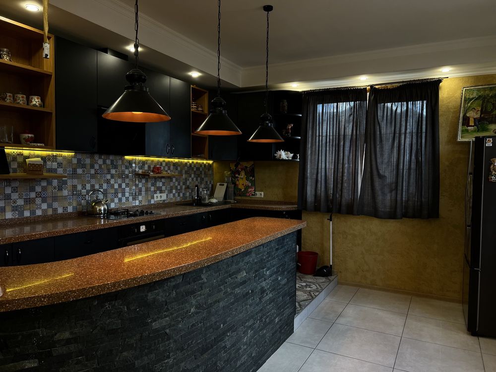 ТЕРМІНОВО VIP будинок 300 м² в с. Путрівка ЦІНУ ЗНИЖЕНО