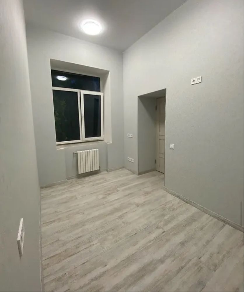 Продаж 2 кімнатної квартири в центрі міста+гараж,вул.Спаська