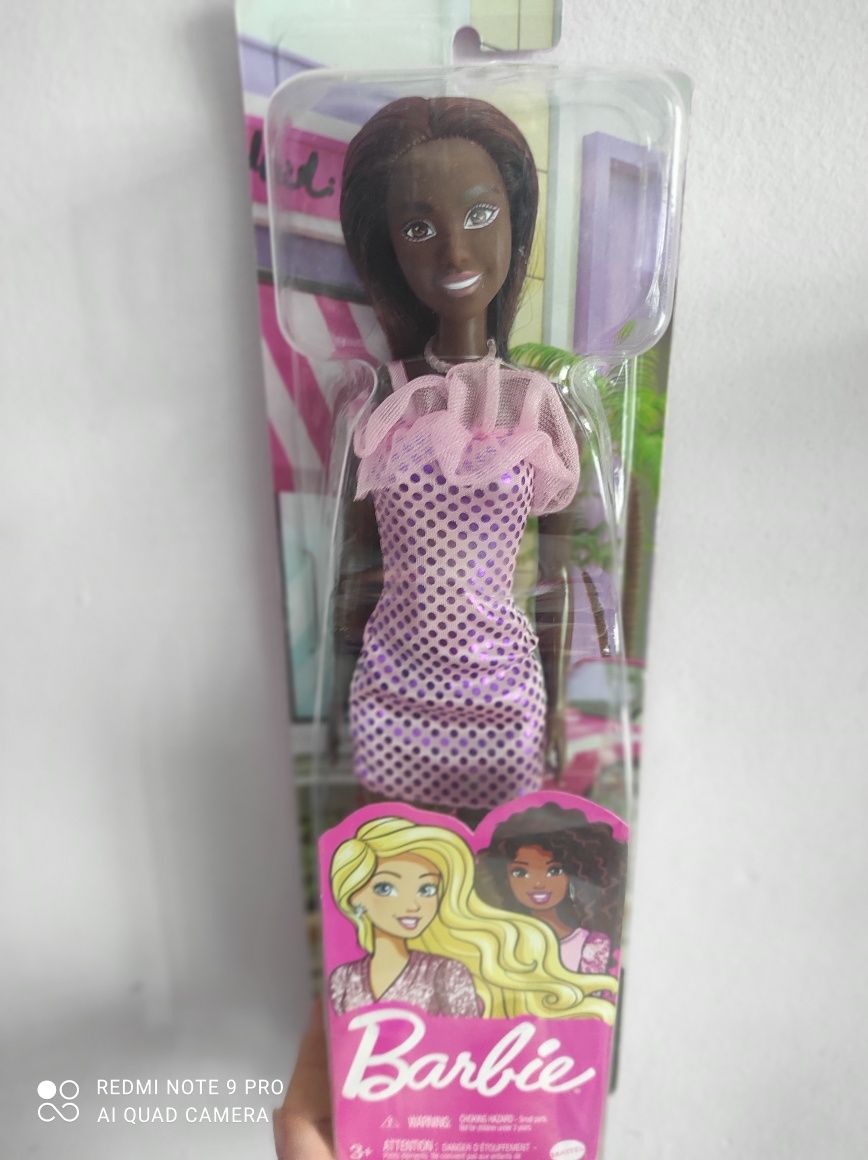 Nowa lalka barbie fashionistas w wieczorowej sukni